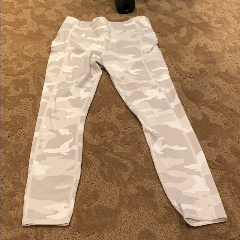 Women’s Athleta Camo Capris Size Small